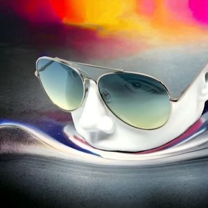 Chic Duo Tone Aviator Sunglasses.